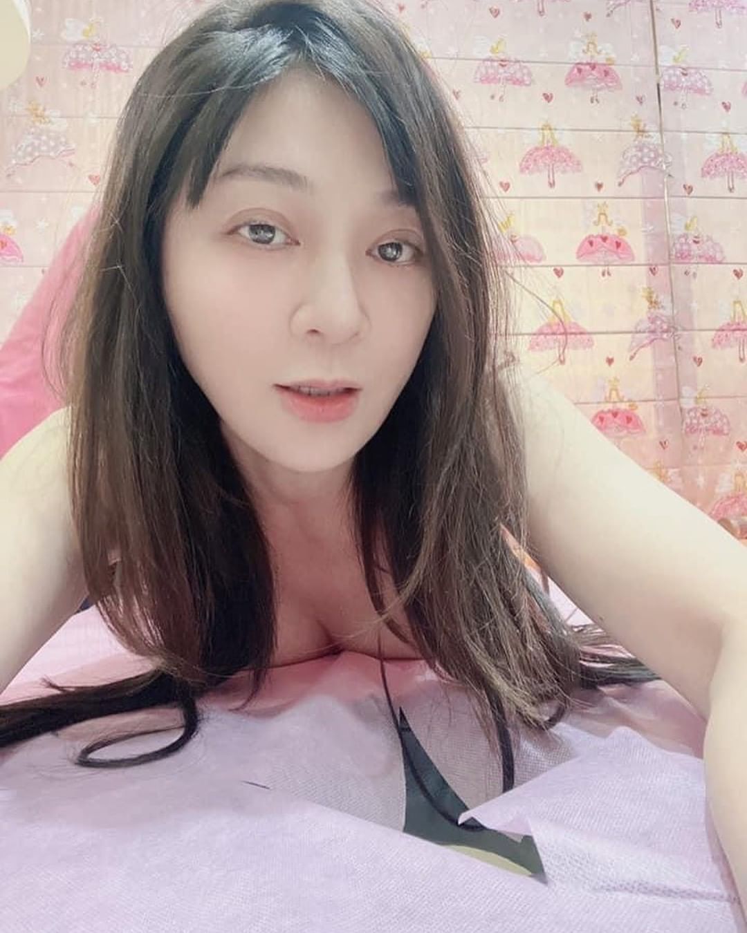 長輩直接出來打招呼。(圖/翻攝自王彩樺IG)