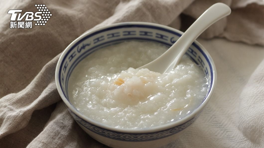 初一早上吃稀飯恐讓接下來一整年都窮。（示意圖／shutterstock達志影像）