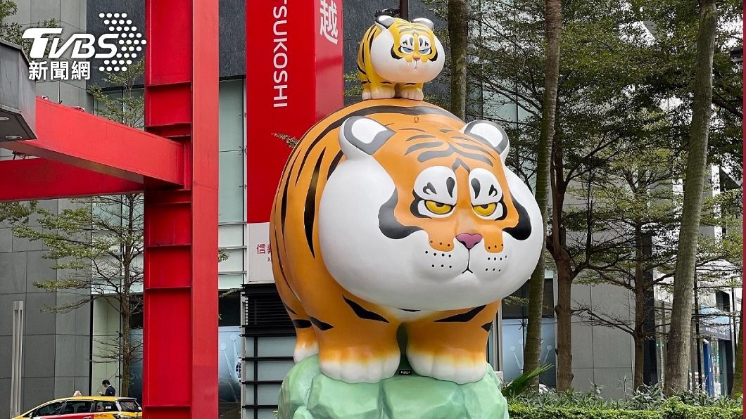 新光三越信義新天地展出裝置藝術「明知山有虎」。（圖／業者提供）