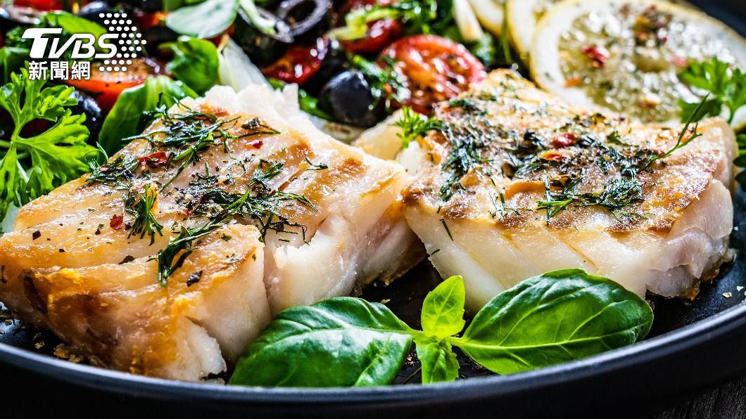 可吃魚肉來平衡脂肪酸。（示意圖／shutterstock達志影像）