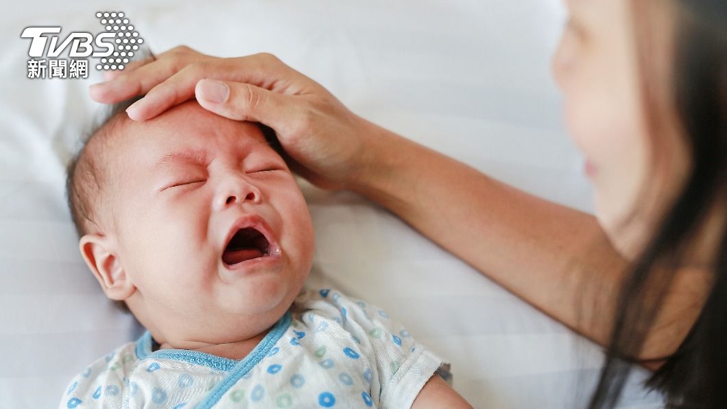 異位性皮膚炎的長久影響下，還會讓孩子嚴重睡眠不足。（示意圖／shutterstock達志影像）