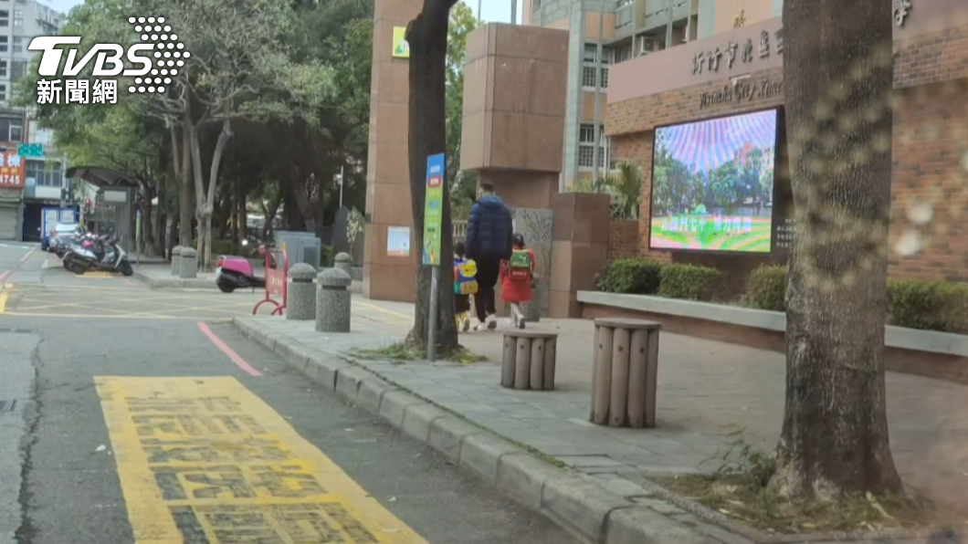 新竹市北區一所國小家長確診，今（19）日學生就讀班級預防性停課一天。（圖／TVBS）