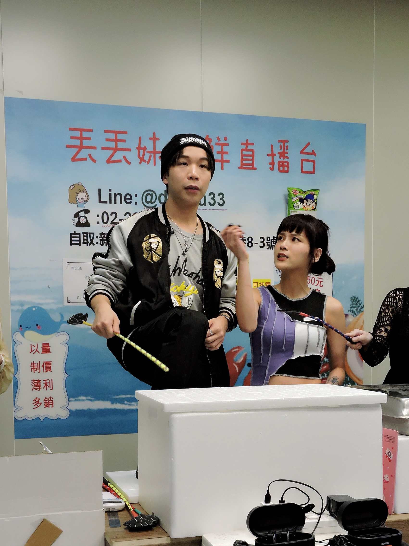 派翠克叫賣喊到燒聲。(圖/東森提供)