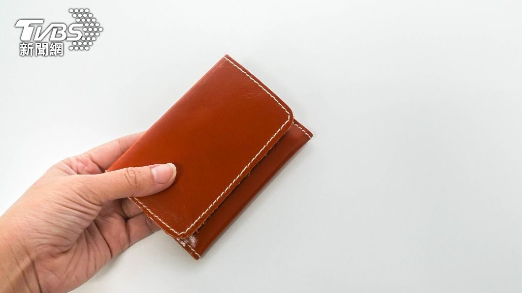 棕色名片夾。(示意圖/shutterstock 達志影像)
