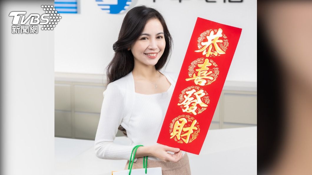 推出「111年農曆春節-福虎升Phone新春大禮包」。(圖/中華電信提供)