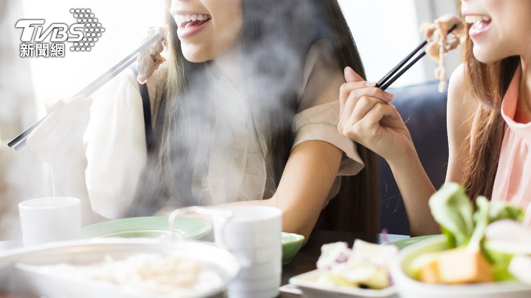 不少女網友回覆熱愛火鍋的原因。(示意圖/shutterstock達志影像)