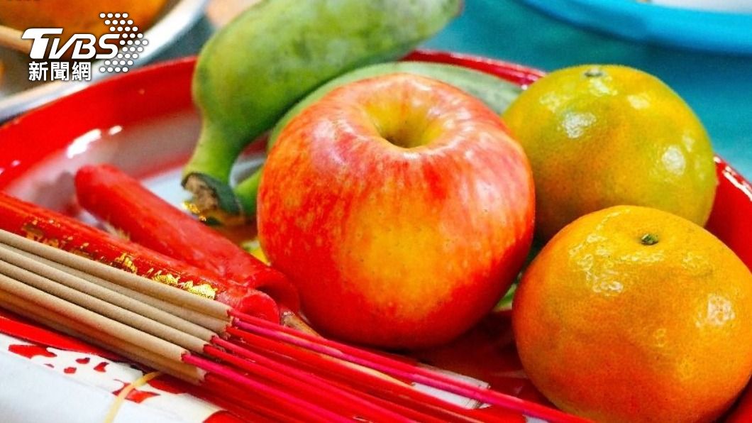 供品以素食鮮果為主,心誠則靈。(示意圖/shutterstock達志影像)