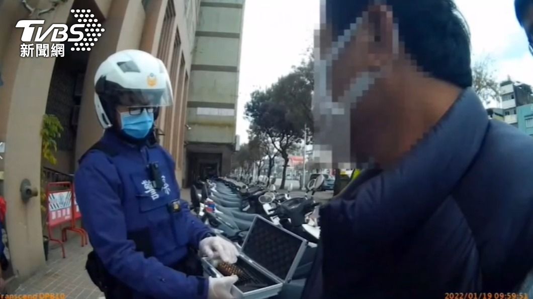 行走彈藥箱!酒駕男違規被攔 警開坐墊驚見28顆子彈