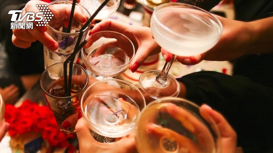 睡前喝一杯助眠?醫:恐傷大腦、肝臟引4種後遺症