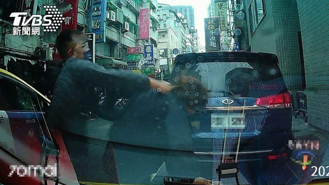 防疫計程車不能載一般客 酒客遭拒竟暴怒出拳毆司機