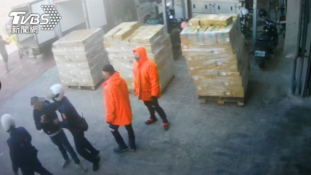 戴男也隨即遭警方逮捕。(圖/TVBS)