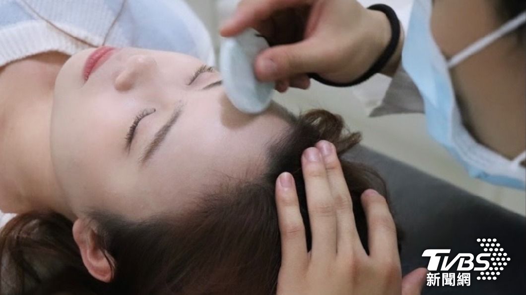 春節見親友氣色差?促進血液「按摩3穴位」臉部水腫掰掰