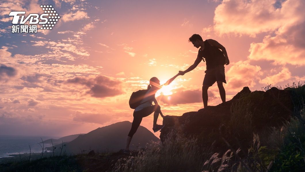 研究顯示與志同道合的夥伴同行更能夠一起精進。（示意圖／shutterstock達志影像）