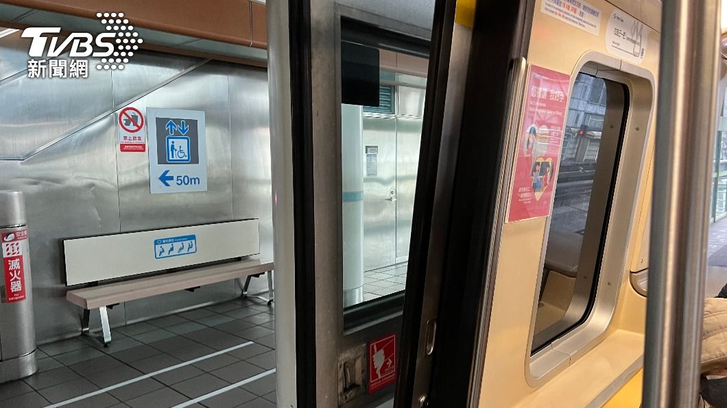 當列車通過時發生活塞效應，讓空氣流通更快速。（圖／TVBS）
