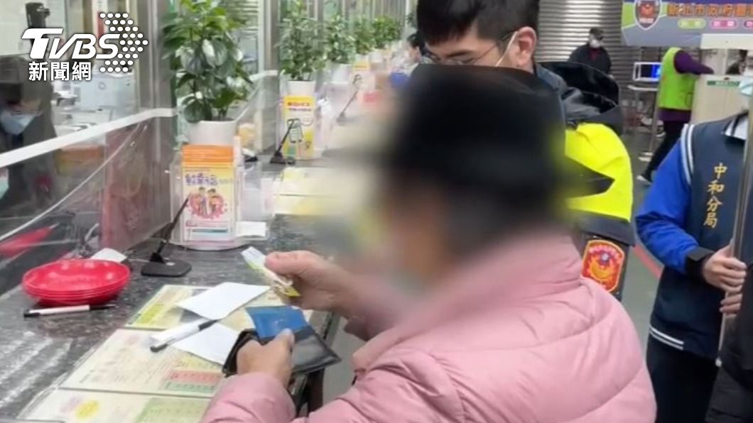 7旬翁欲解50萬定存買美國藥 被警攔阻還說「幾十萬而已」