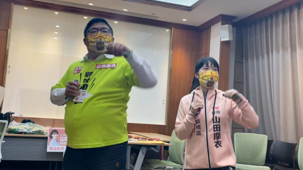 蔡易餘戴上老虎口罩化身「 胖虎葛格」與山田摩衣「巧虎妹妹」一起玩 Switch希望可以甩油健康瘦。（圖／TVBS)