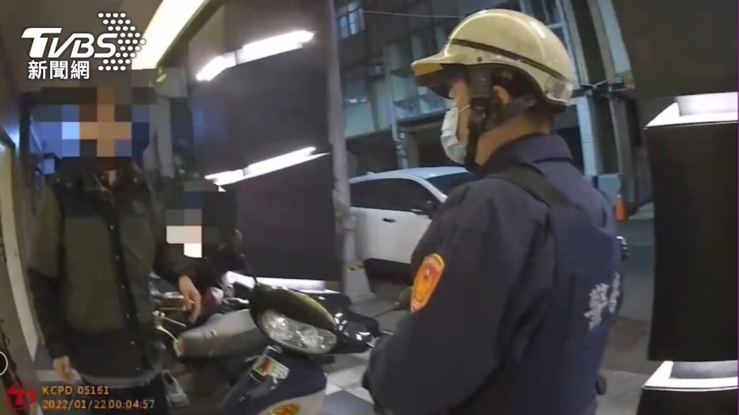 黃男右頸被砍一刀,意識清楚,被送醫治療。(圖/警方提供)