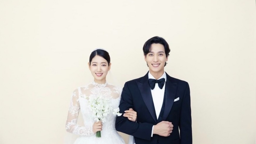 朴信惠、崔泰俊今步入禮堂　絕美婚紗照秀姣好身材