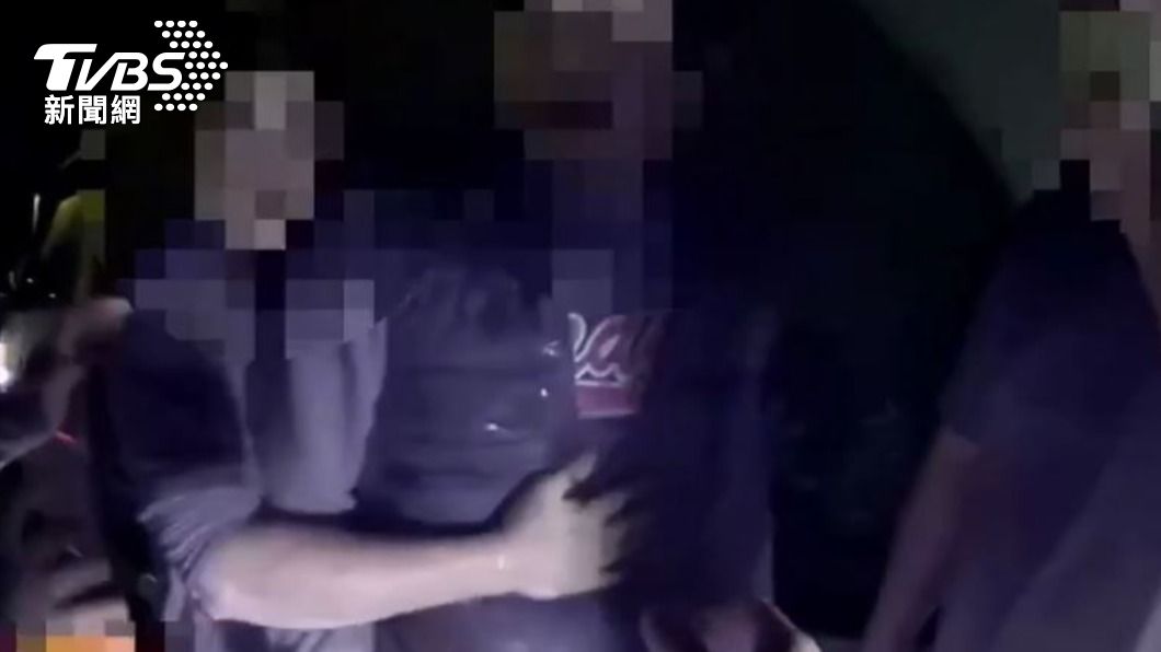 不滿BMW驟停害撞!3男怒嗆 駕駛亮美工刀慘成豬頭