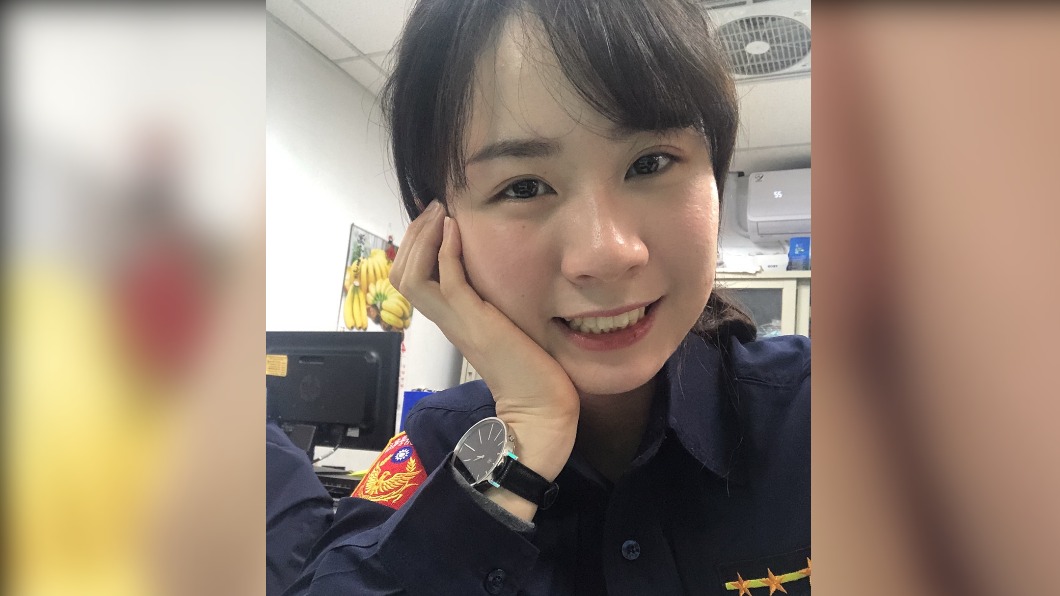 失智翁出門迷路好驚慌 正妹女警安撫送麵包護返家
