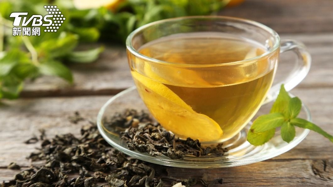 可選擇喝綠茶降低身體發炎反應。(示意圖/Shutterstock達志影像)