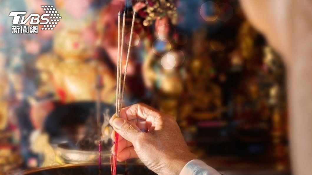 拜天公時切記不可儀容散亂、口出穢言。(示意圖/Shutterstock達志影像)