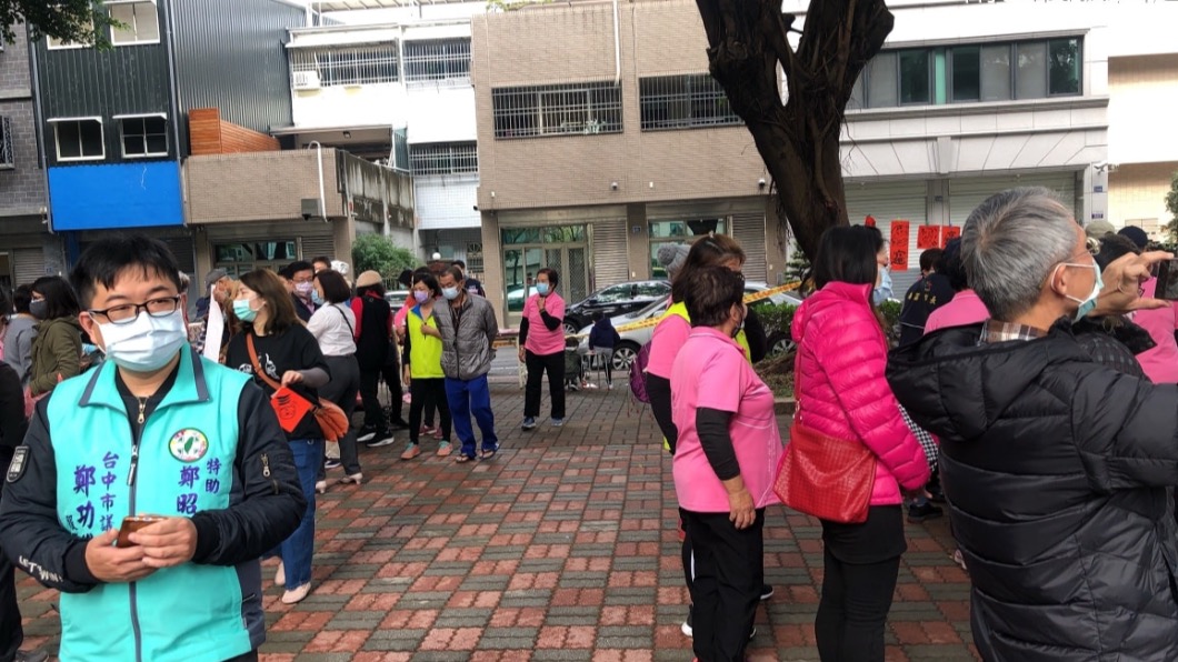 游淑慧指出,有綠營民代幕僚仍不管限制在外跑攤。(圖/翻攝游淑慧臉書)