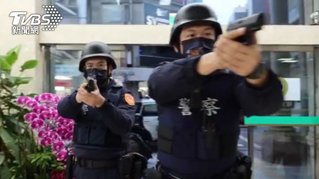 鎖定貴婦手上「百萬鈔票」!3嫌銀行內行搶嚇壞民眾 警揭真相