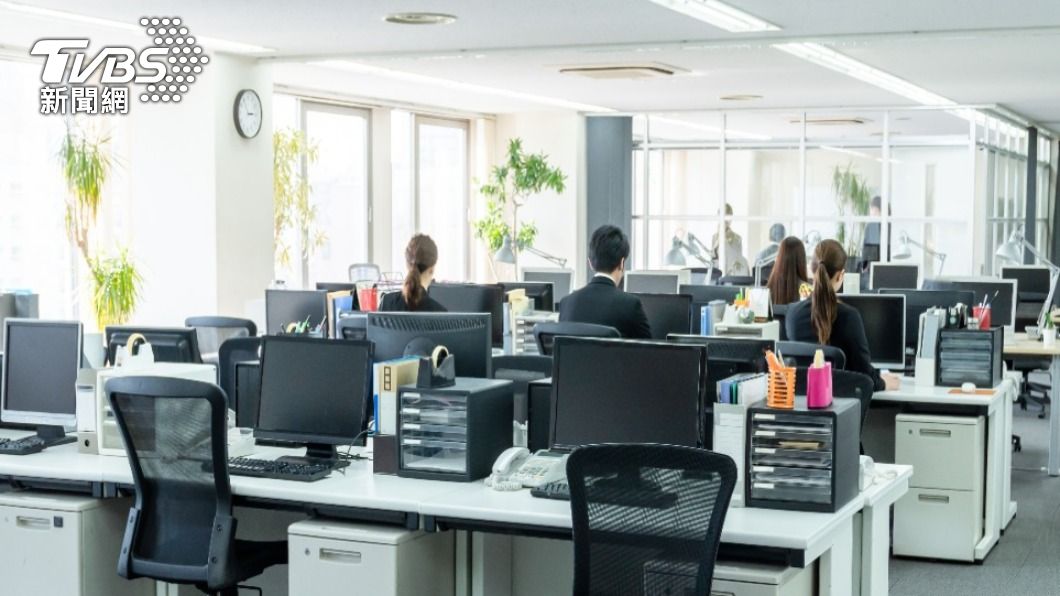 女子離職後,瘋狂封鎖前同事的LINE、IG。(示意圖/shutterstock達志影像)