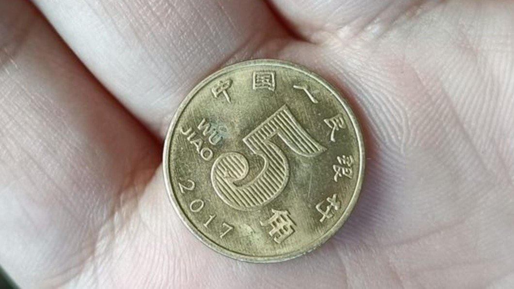 眼尖網友發現，原PO收到的是「人民幣」。（圖／翻攝自臉書社團《爆廢公社公開版》）