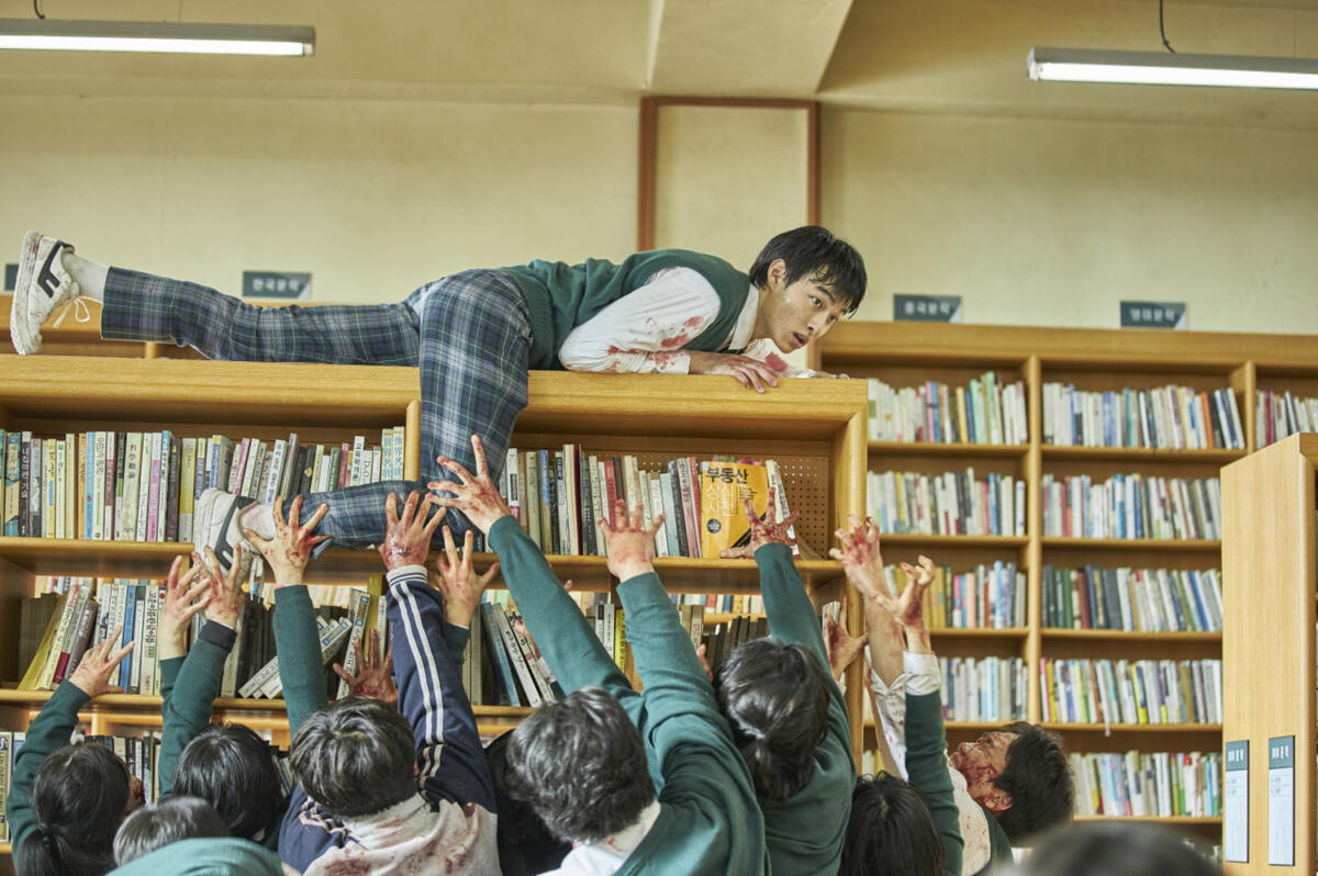 講述殭屍病毒擴散至一所高中的《殭屍校園》。(圖/Netflix提供)