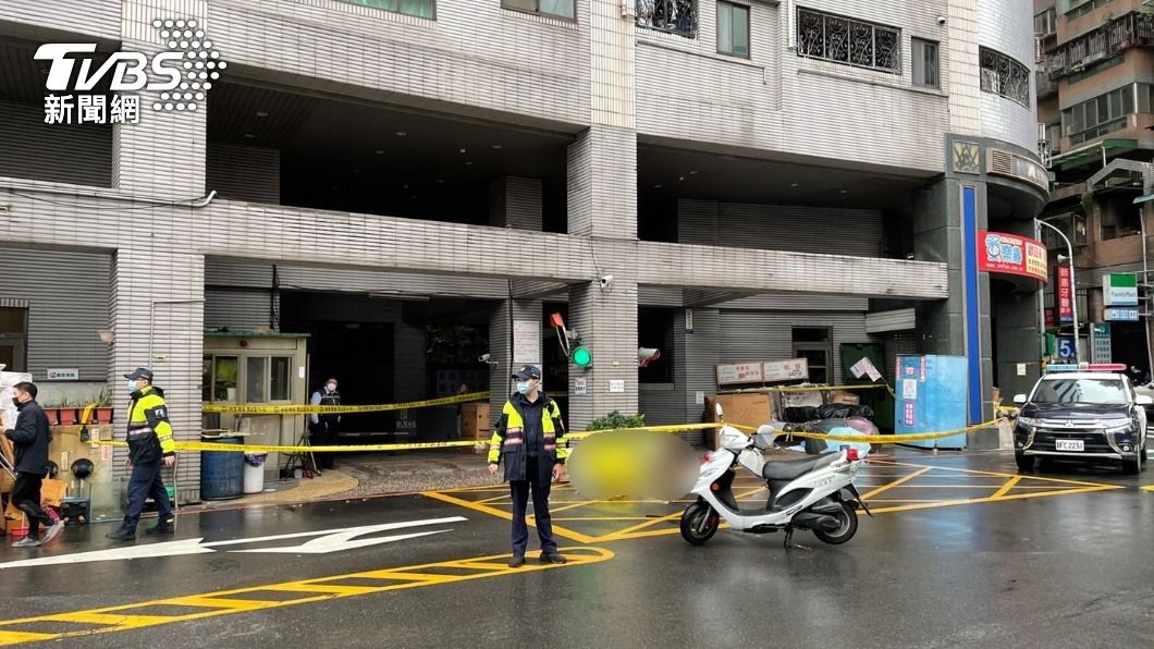 警方獲報後趕抵現場。(圖/TVBS)