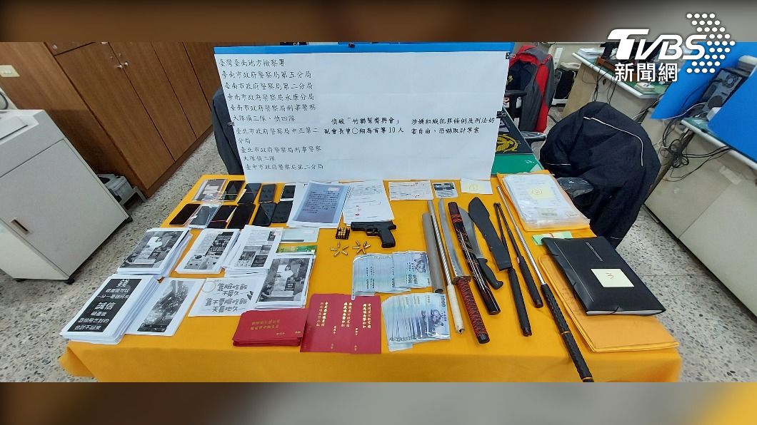 台南警方瓦解暴力集團起獲刀械