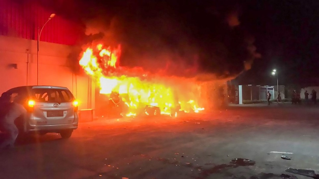 印尼幫派衝突竟縱火燒酒吧 18人火場身亡、1人遭捅死