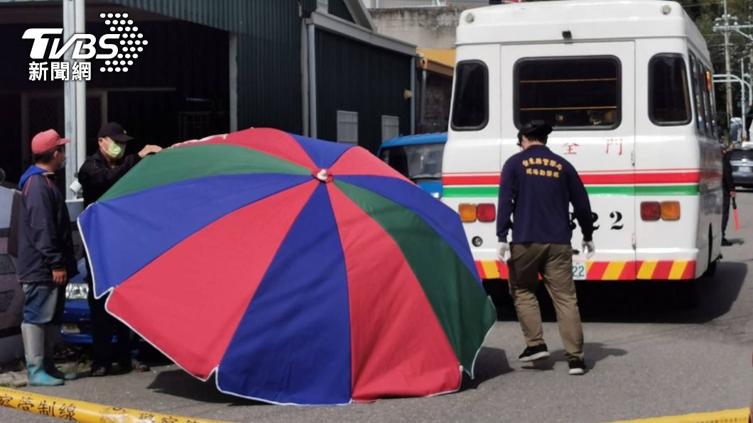 警方鑑識小組到場勘驗。(圖/TVBS)