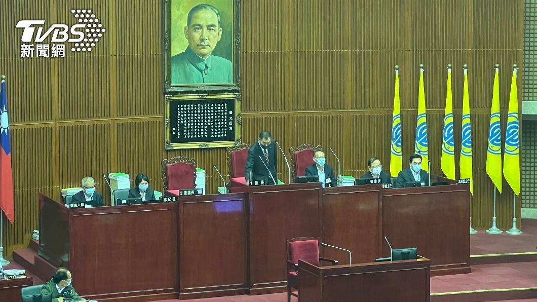 北市議會議長陳錦祥氣憤表示,今天就散會,等柯文哲解釋清楚,再繼續開。(圖/TVBS)