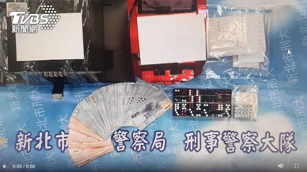 職業賭場藏民宅,警方查扣相關證物。(圖/中央社)