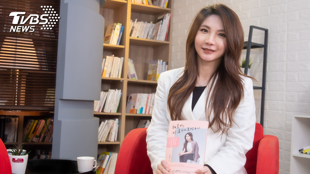 防疫女神許書華成兩性作家 婆媳議題太寫實 婆婆笑問：「是不是偷說我壞話？」