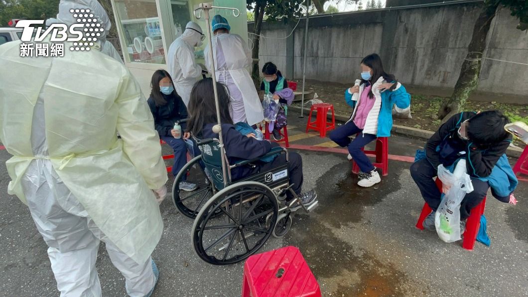 疑吃到「酸酸的肉粽」 8學生中橫旅遊腹痛嘔吐就醫