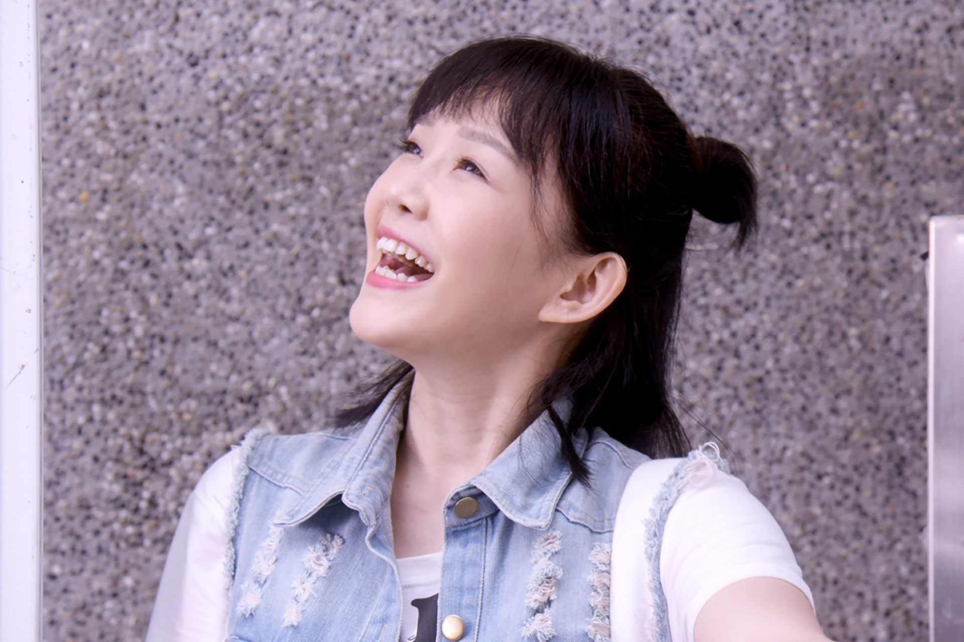 李佳豫劇中飾正向樂觀女孩「陳家福」。(圖/中天綜合台提供)