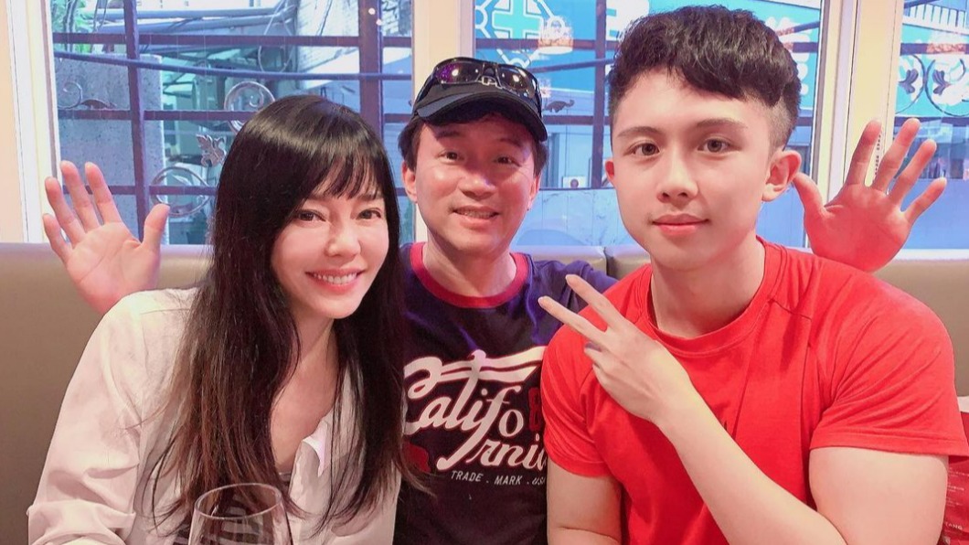當時狄鶯和孫鵬還赴美救子。(圖/孫安佐Instagram)