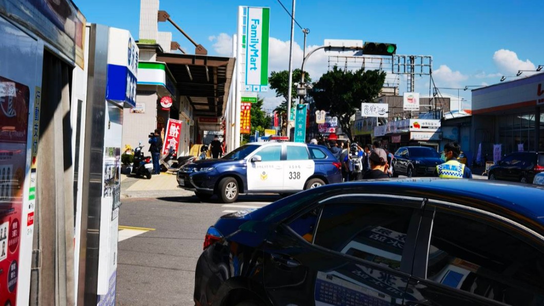 台中市東區精武東路今(26)中午12時許發生一起槍擊案。(圖/翻攝自記者爆料網站)