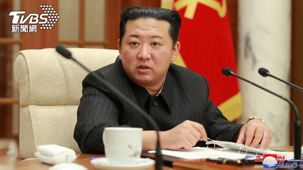 北韓公布年度紀錄片 金正恩似「步伐不穩」健康引關注