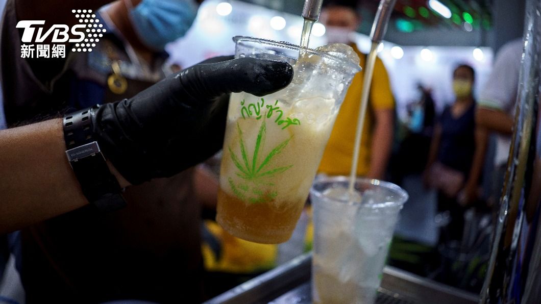 泰國飲料店推出含有大麻成份的飲品。(圖/達志影像路透社)