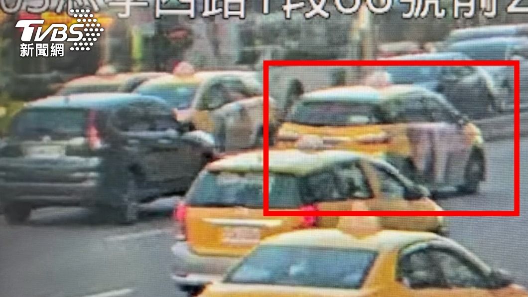變換車道不慎釀成事故。（圖／TVBS）