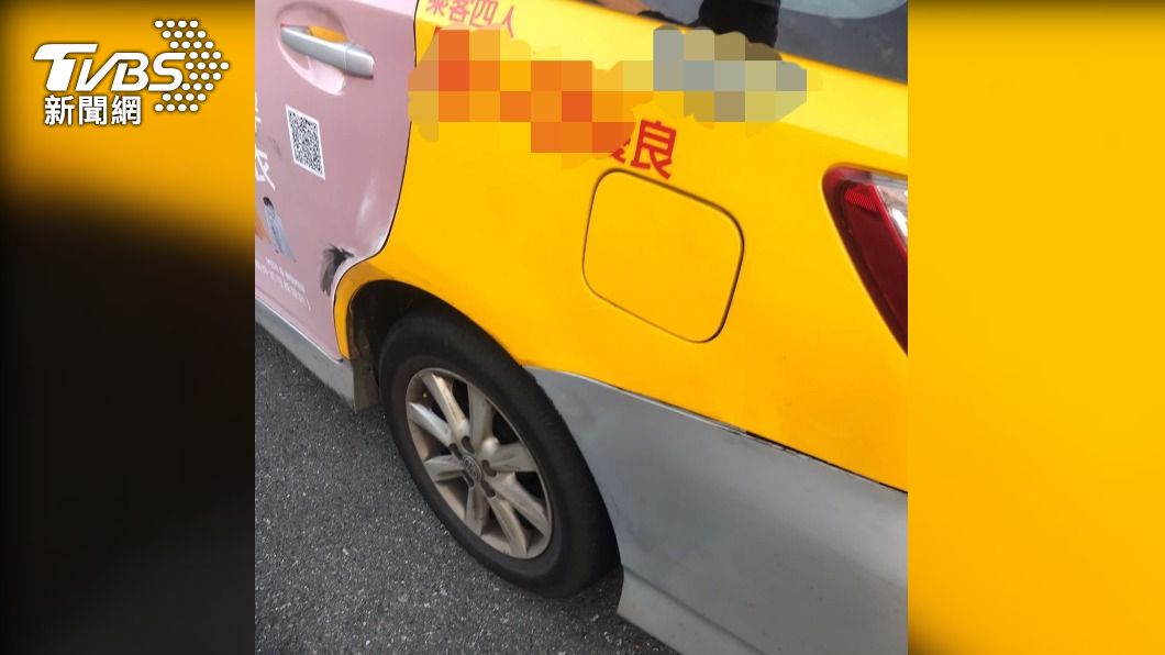 小黃左邊車身撞上休旅車。（圖／TVBS）