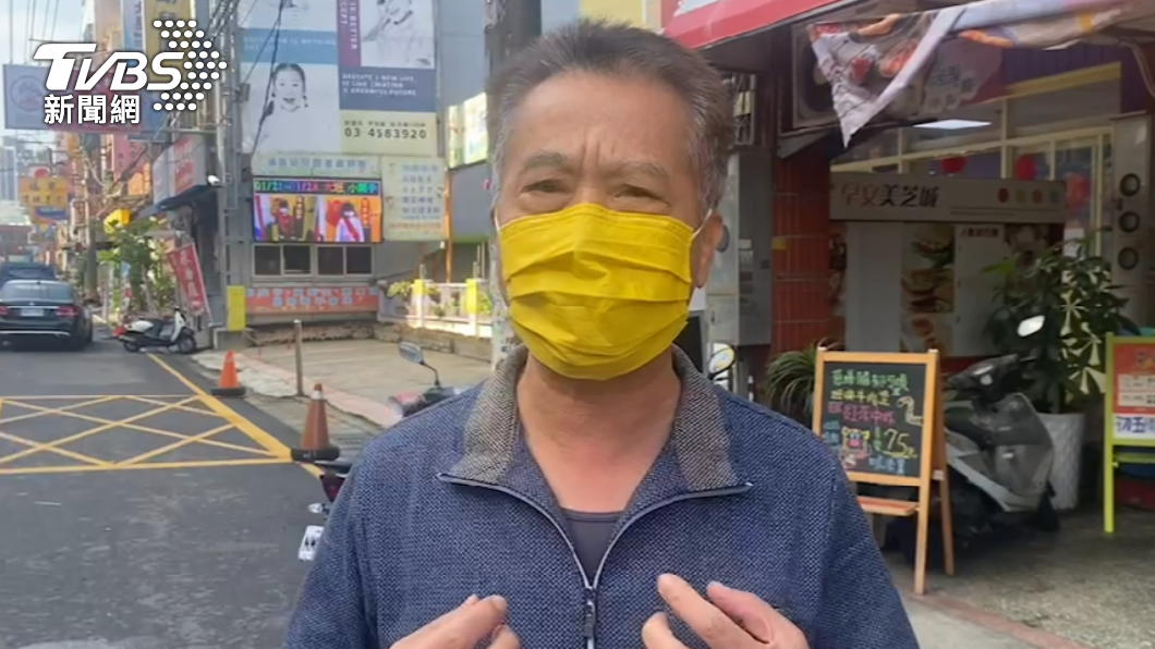 民眾說,座位減半乾脆直接禁內用。(圖/TVBS)