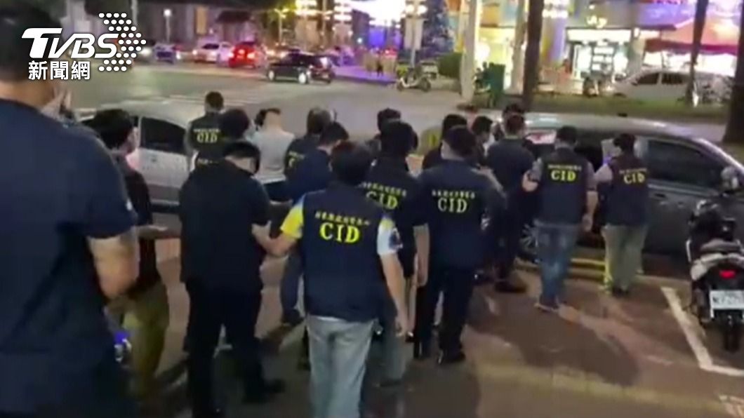 嫌犯移送畫面。(圖/TVBS)