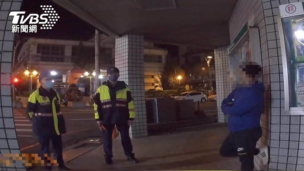 陳男居檢外出領錢遭逮。(圖/警方提供)