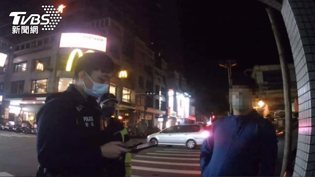 陳男居檢外出領錢遭逮。(圖/警方提供)